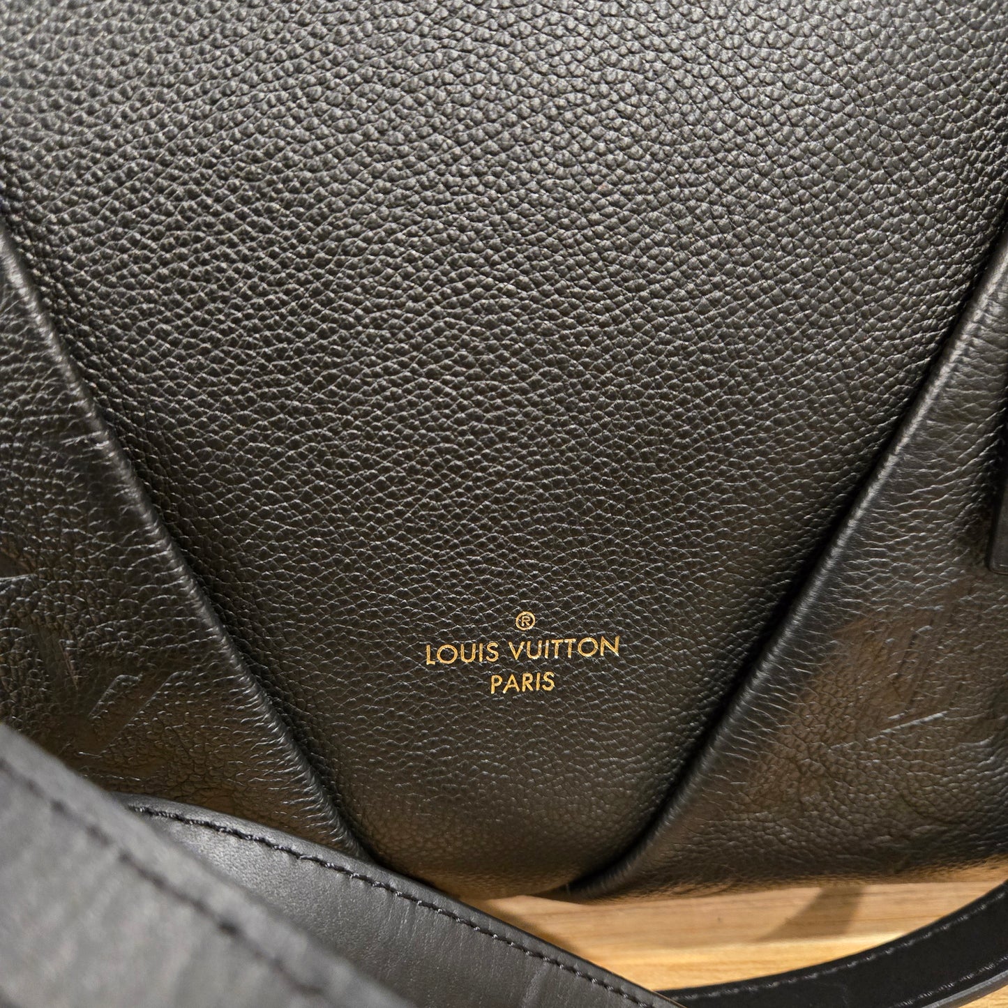 Louis Vuitton Monogram Empreinte V Tote MM Noir