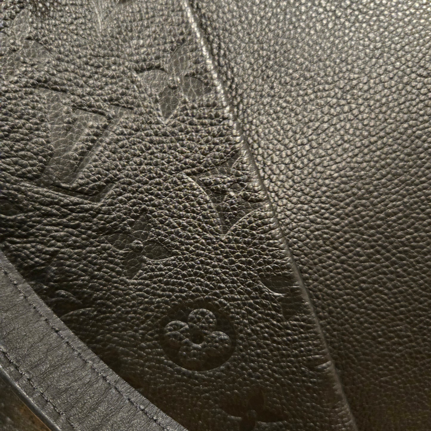 Louis Vuitton Monogram Empreinte V Tote MM Noir