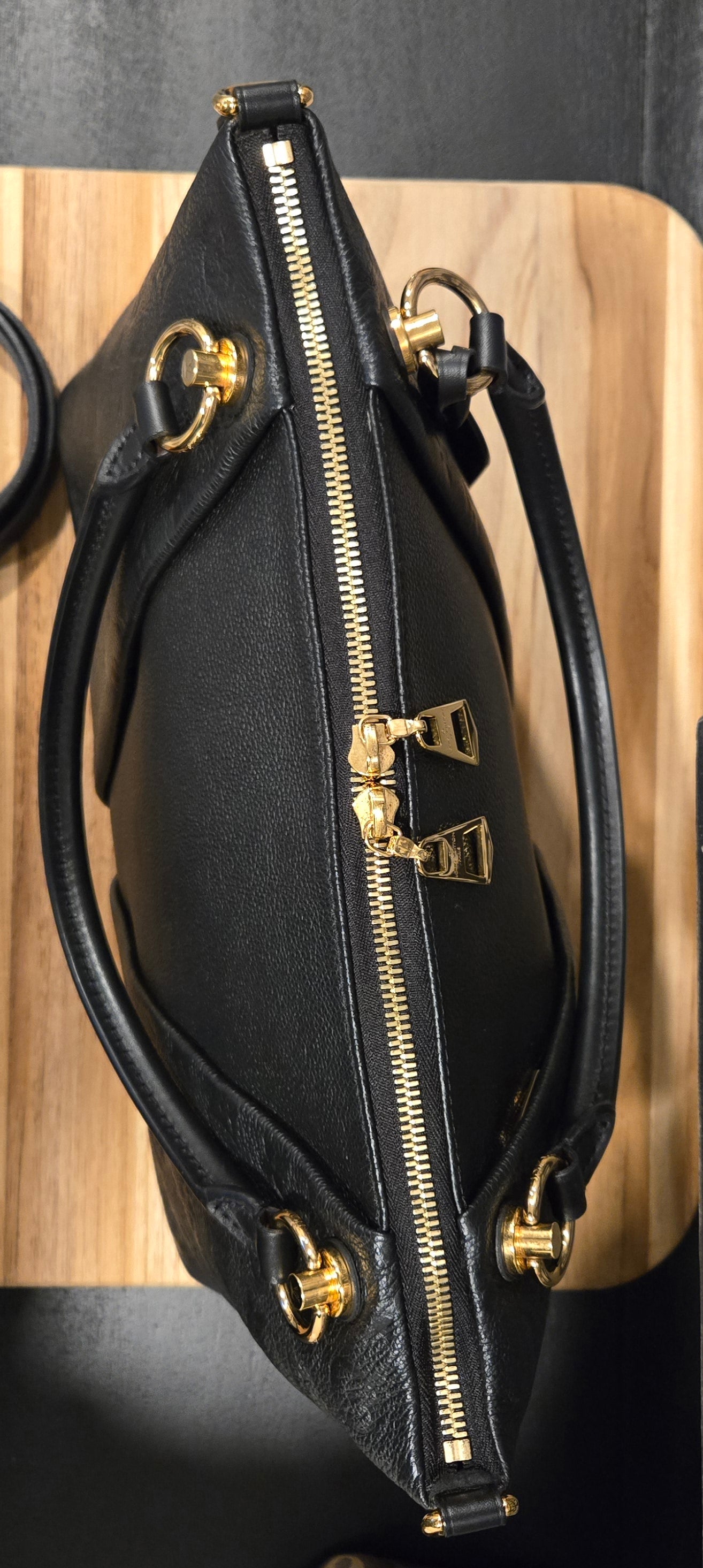 Louis Vuitton Monogram Empreinte V Tote MM Noir