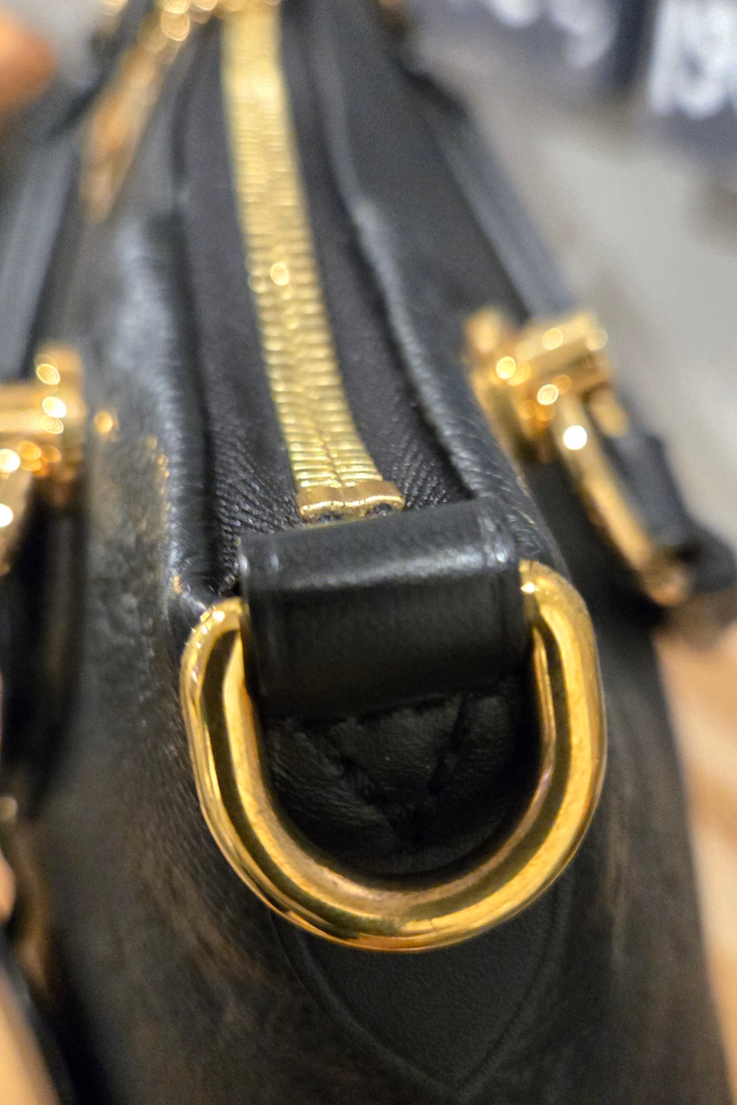 Louis Vuitton Monogram Empreinte V Tote MM Noir