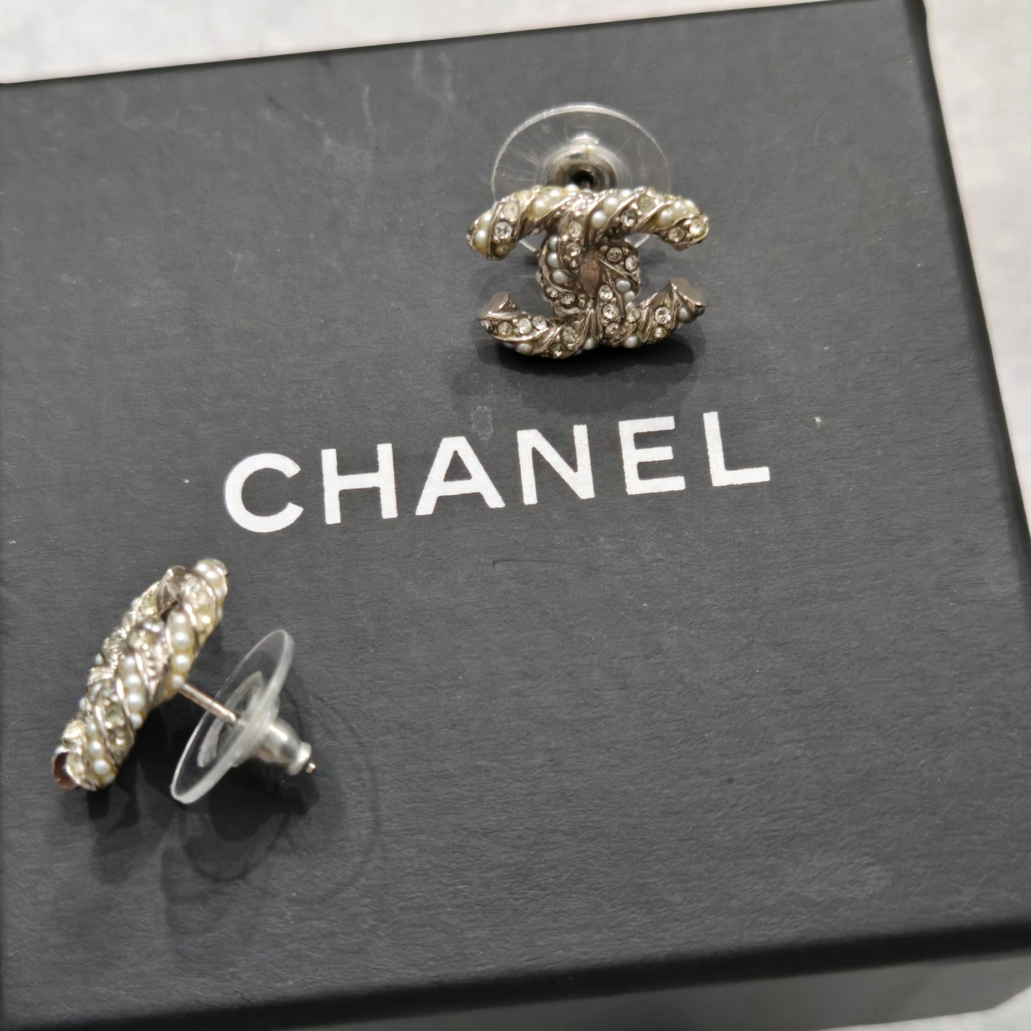 CHANEL earrings Coco Mark CC rhinestone pearl motif 18