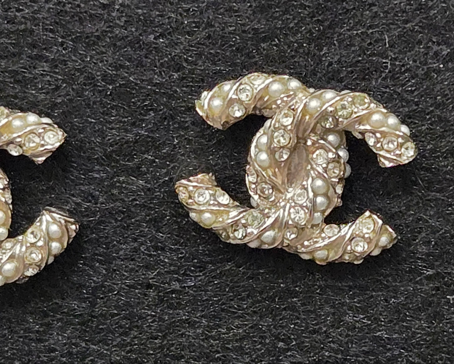 CHANEL earrings Coco Mark CC rhinestone pearl motif 18
