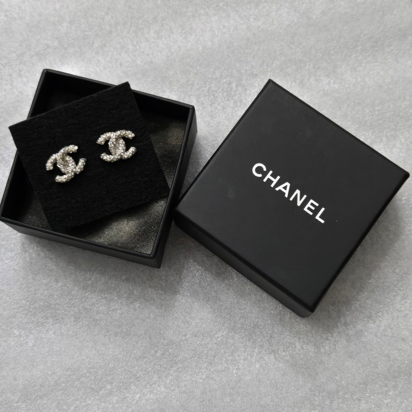 CHANEL earrings Coco Mark CC rhinestone pearl motif 18