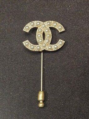 #150 - Chanel Coco Mark Brooch 00 S, Gold Plated, Faux Pearl - Vintage