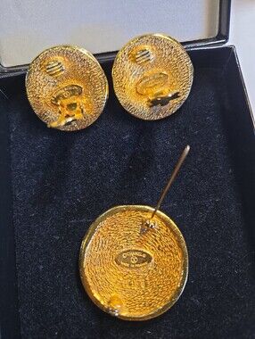 #151 - RARE CHANEL Vintage 31 Rue Cambon Earring and Brooch Set - mint condition