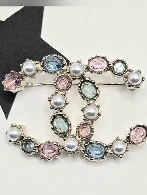 #165 - Chanel CC Brooch