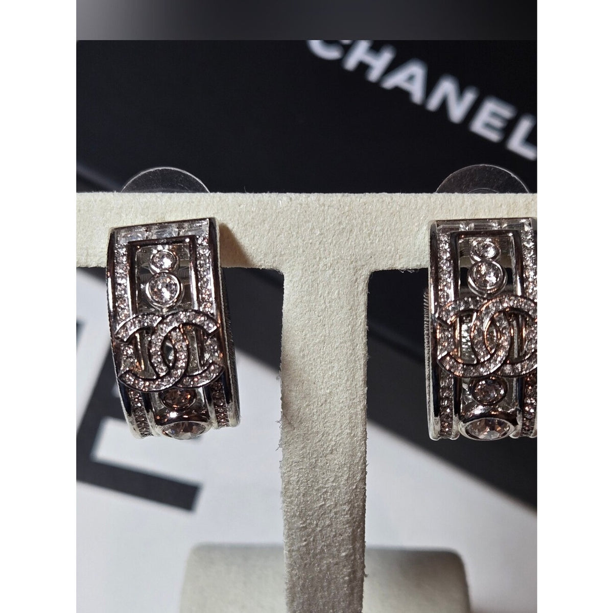 #181 - Chanel Earrings B23