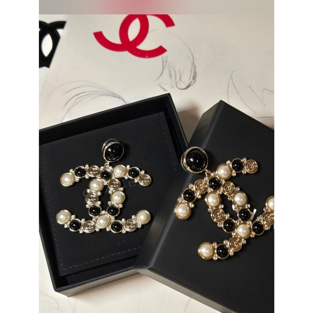 #200 - CHANEL B2019 Pearl & Strass CC Drop Earrings