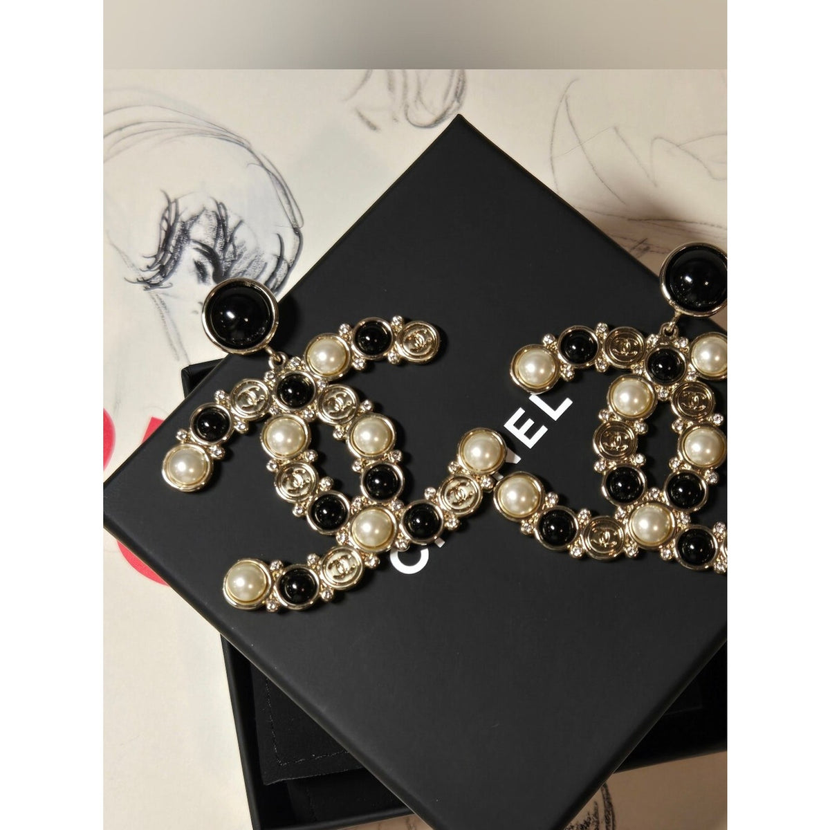 #200 - CHANEL B2019 Pearl & Strass CC Drop Earrings