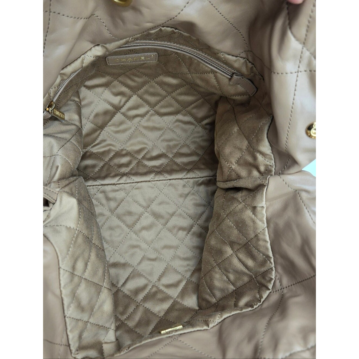 CHANEL 22 - Beige/Tan Medium