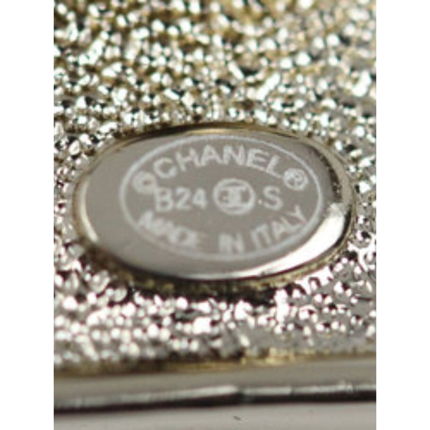 #134 - CHANEL Metal Strass Pin Brooch ABD441, pink bag with rhinestones