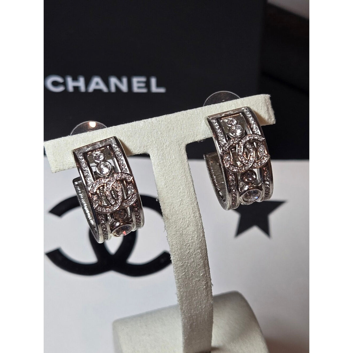 #181 - Chanel Earrings B23