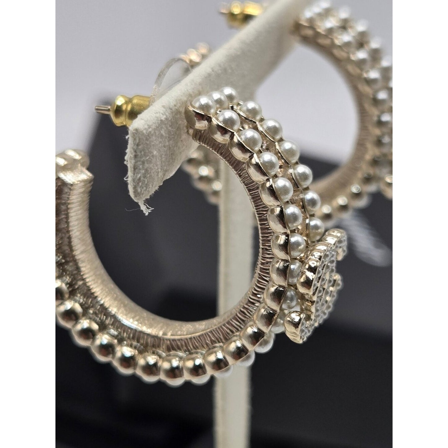 #180 - Chanel Hoop Faux Pearl 21B