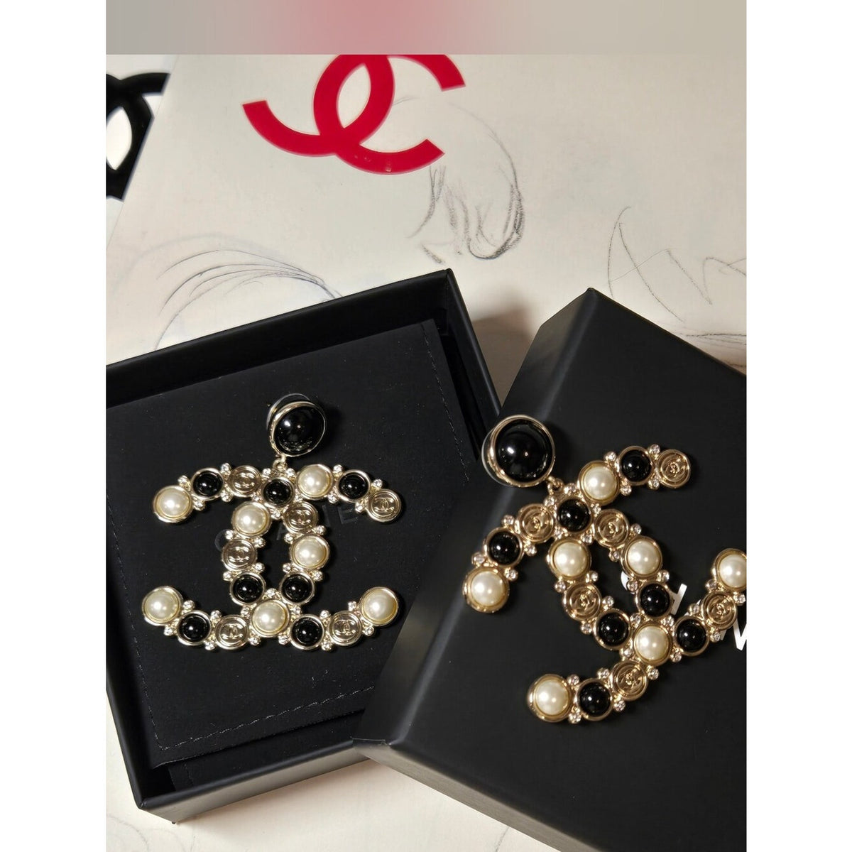 #200 - CHANEL B2019 Pearl & Strass CC Drop Earrings