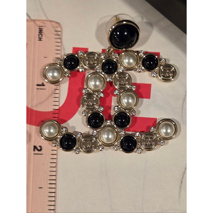 #200 - CHANEL B2019 Pearl & Strass CC Drop Earrings