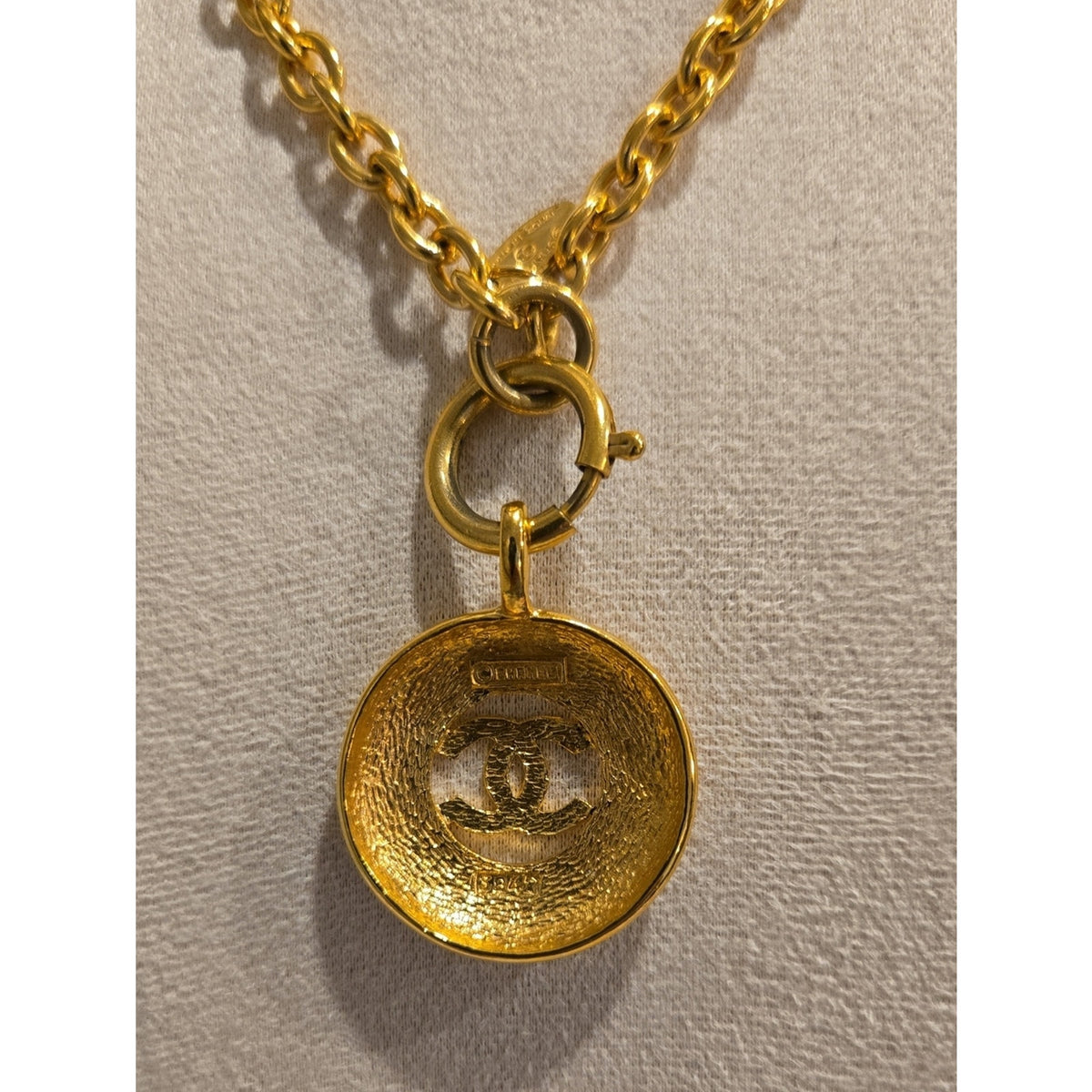 #1112 Vintage Chanel Coco Sunburst Interlocking CC Medallion Necklace GP