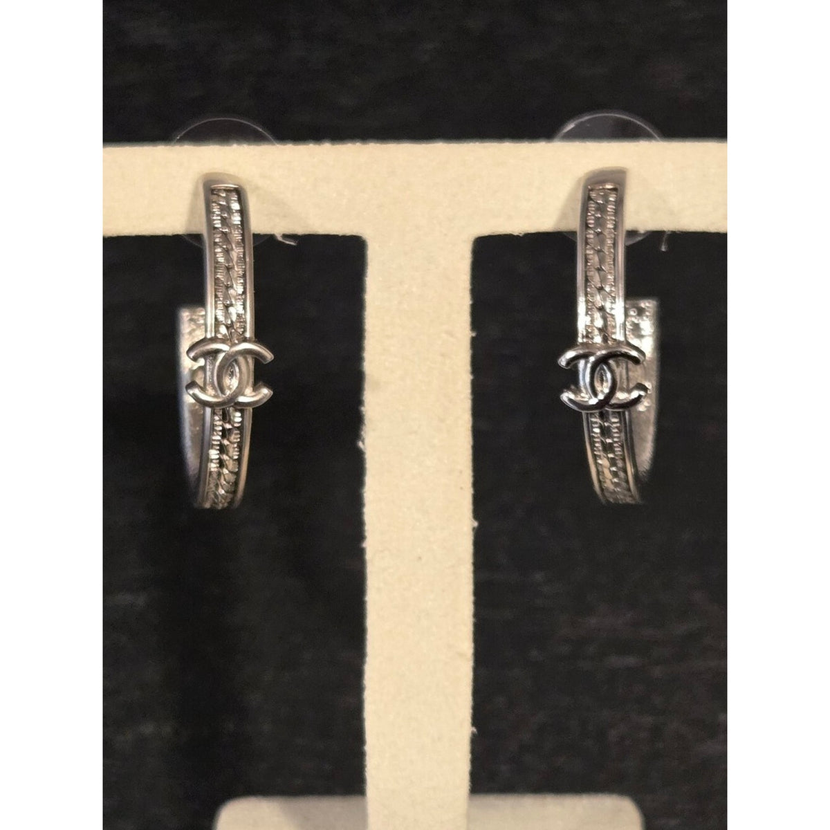 #196 - Chanel CC Silver Earrings A24