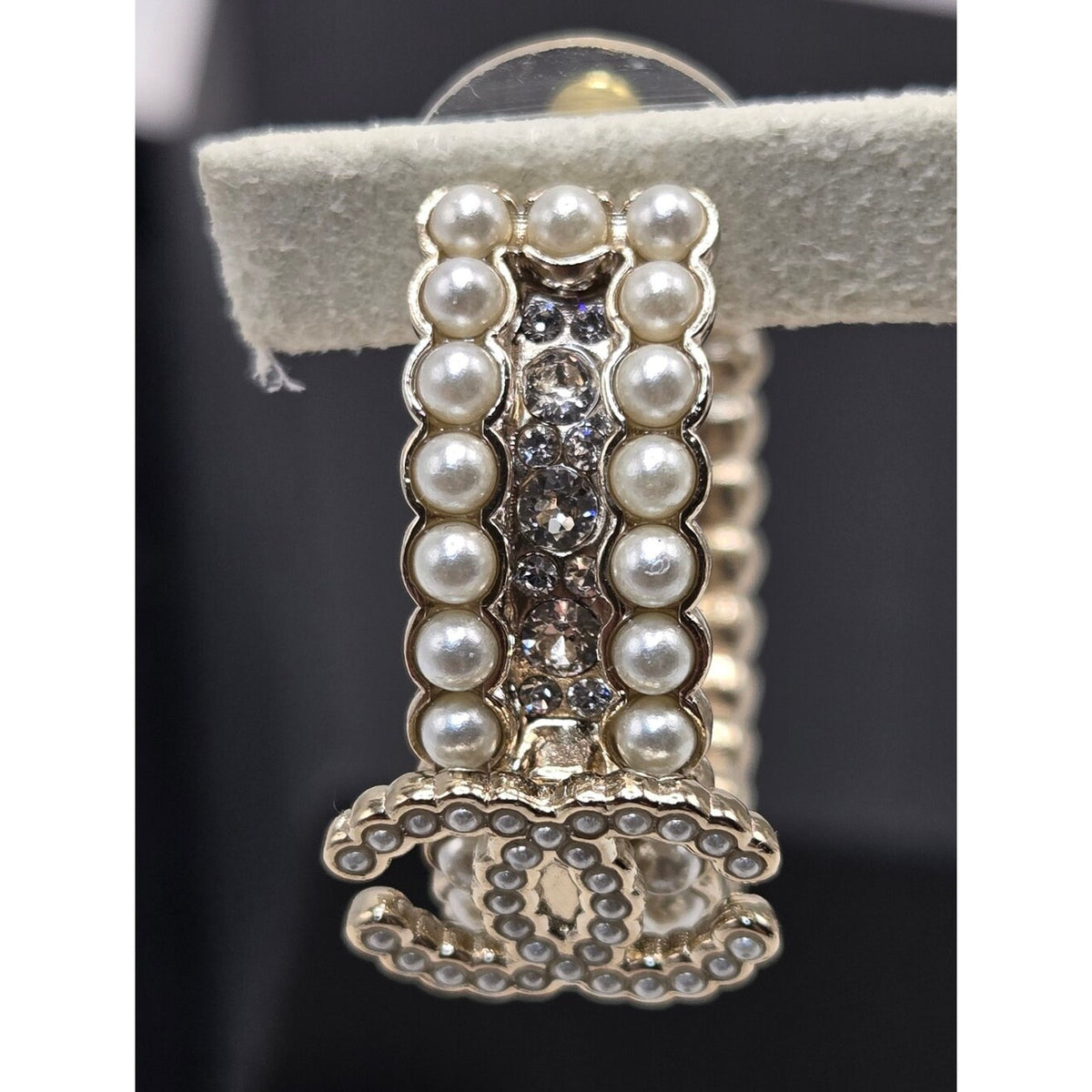 #180 - Chanel Hoop Faux Pearl 21B