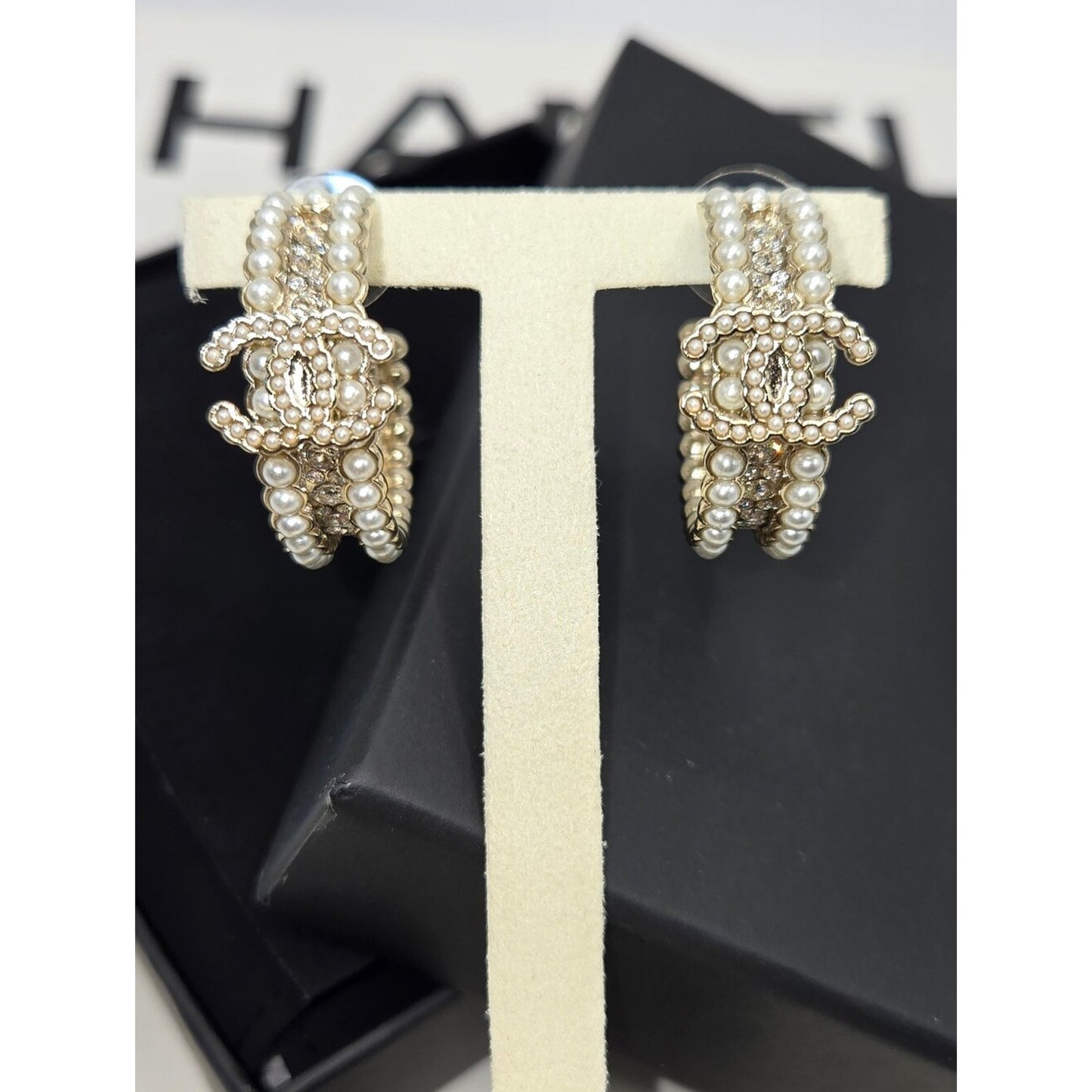 #180 - Chanel Hoop Faux Pearl 21B