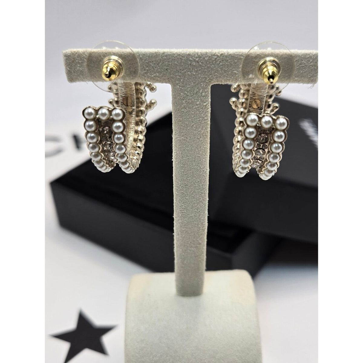 #180 - Chanel Hoop Faux Pearl 21B