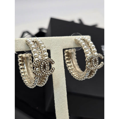 #180 - Chanel Hoop Faux Pearl 21B