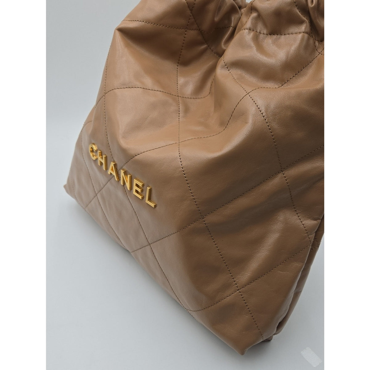 CHANEL 22 - Beige/Tan Medium