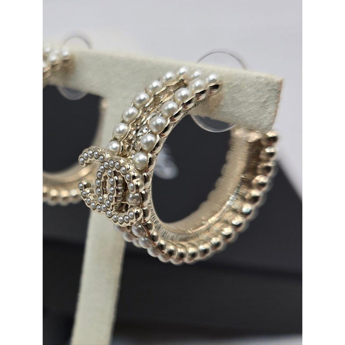 #180 - Chanel Hoop Faux Pearl 21B