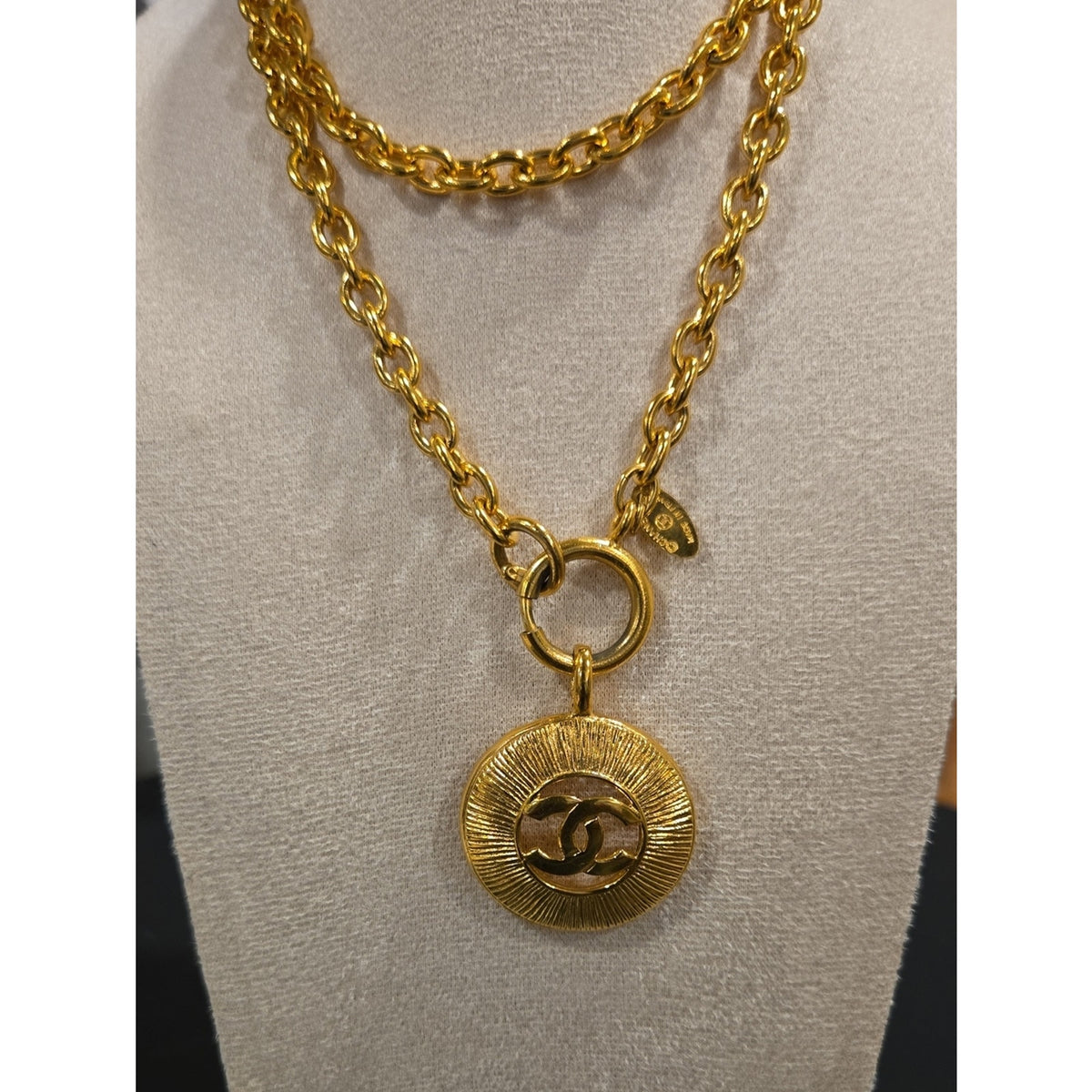 #1112 Vintage Chanel Coco Sunburst Interlocking CC Medallion Necklace GP