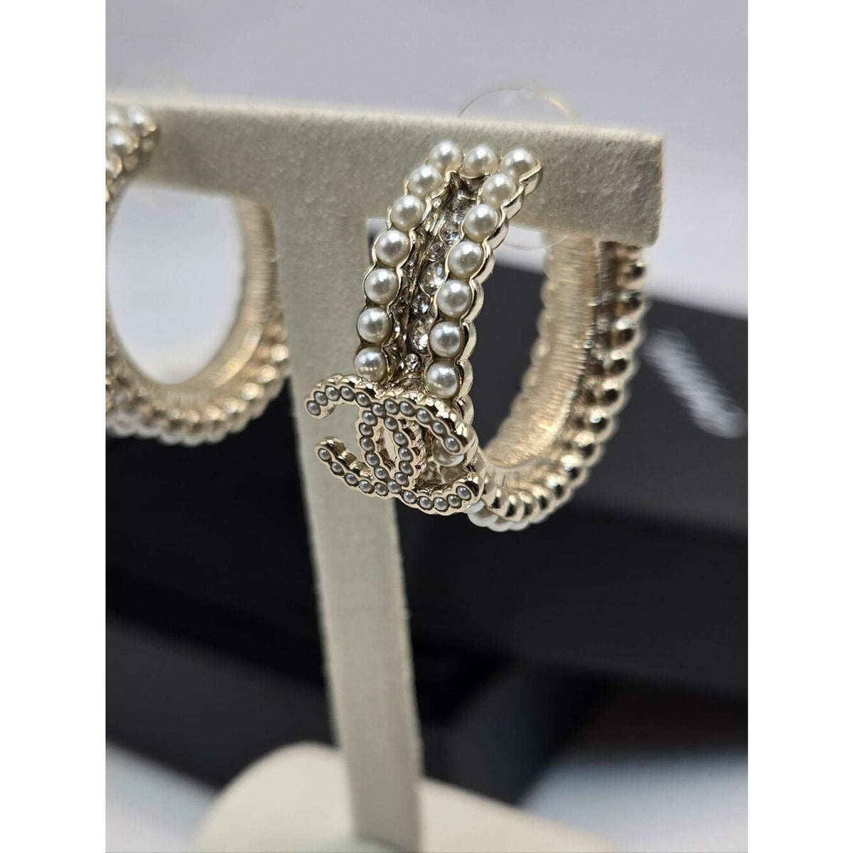 #180 - Chanel Hoop Faux Pearl 21B