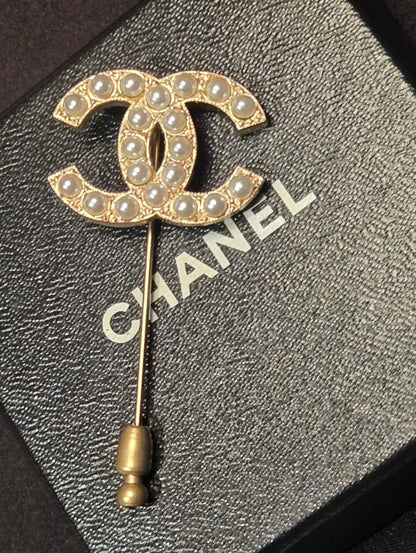 #150 - Chanel Coco Mark Brooch 00 S, Gold Plated, Faux Pearl - Vintage