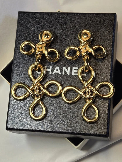 #152 CHANEL Gold Plated Earrings Clip/Vintage