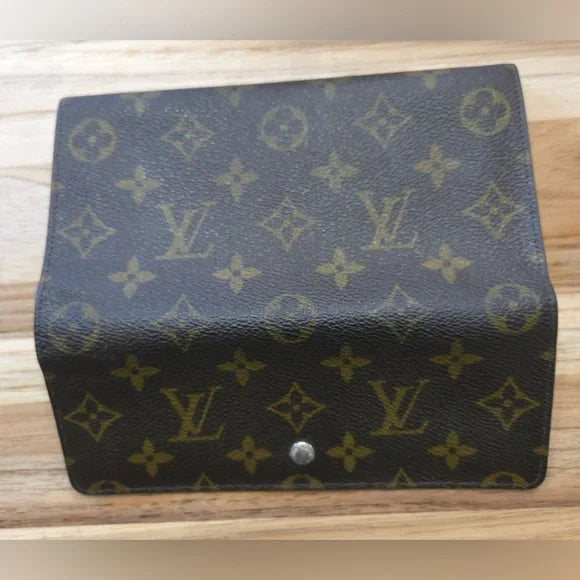 Louis Vuitton Sarah Vintage Monogram Canvas Wallet Brown