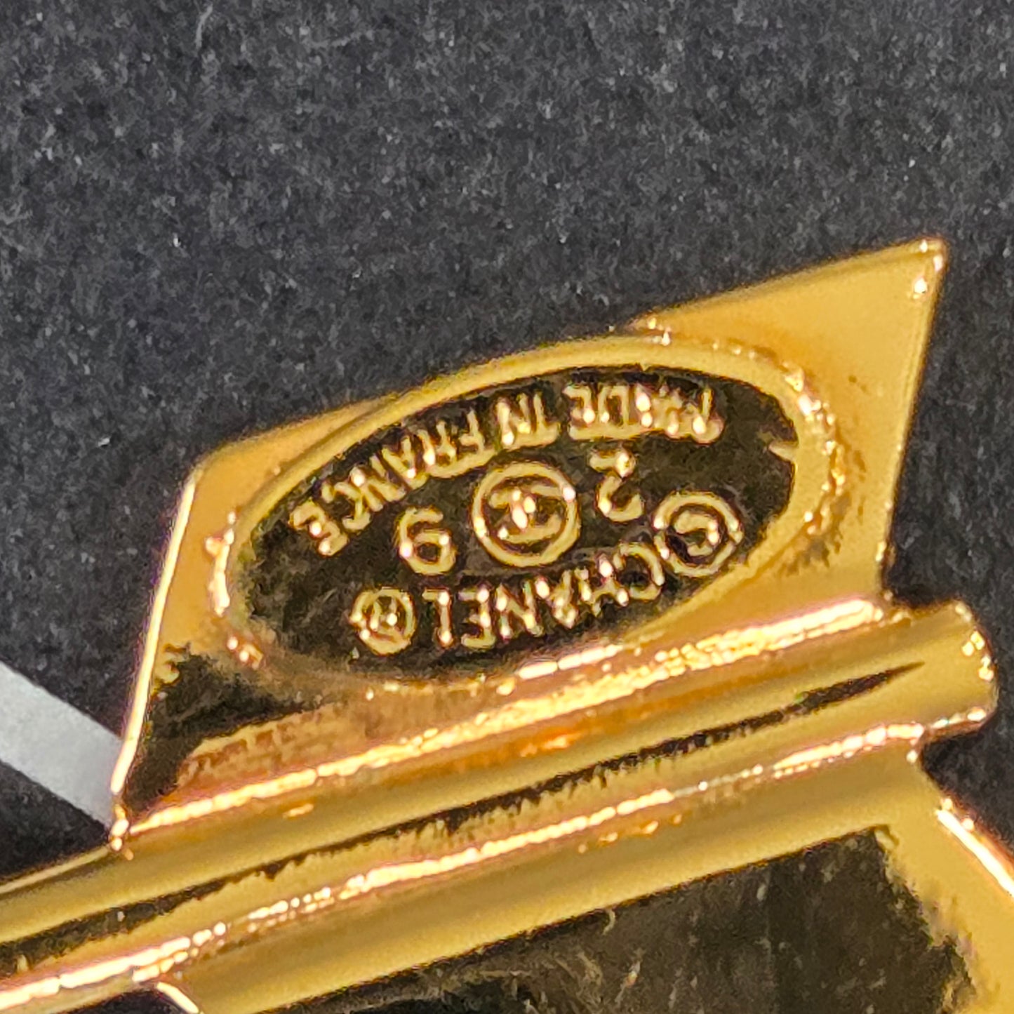 #157 - Vintage Chanel Gold-Plated Interlocking CC Arrow Stick Pin Brooch