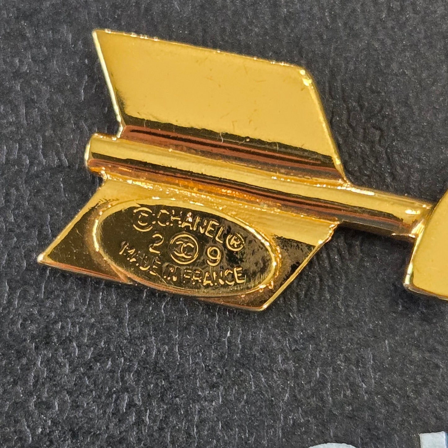 #157 - Vintage Chanel Gold-Plated Interlocking CC Arrow Stick Pin Brooch