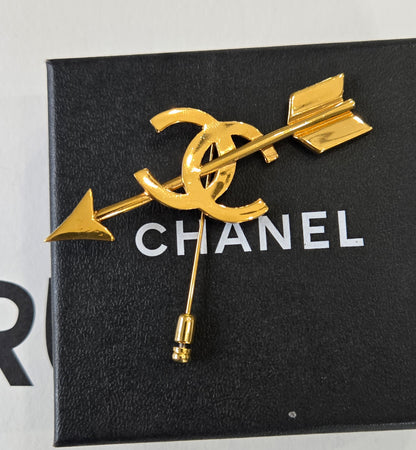 #157 - Vintage Chanel Gold-Plated Interlocking CC Arrow Stick Pin Brooch