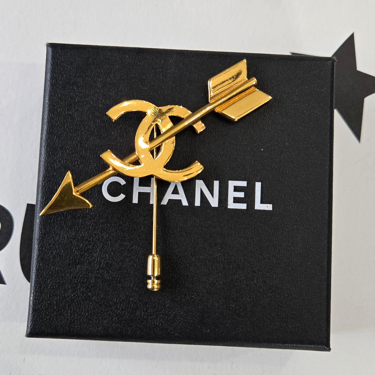 #157 - Vintage Chanel Gold-Plated Interlocking CC Arrow Stick Pin Brooch