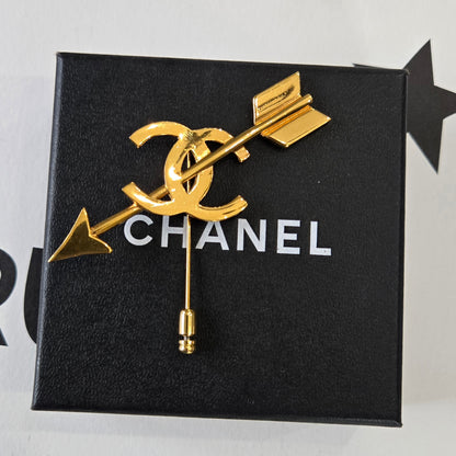 #157 - Vintage Chanel Gold-Plated Interlocking CC Arrow Stick Pin Brooch