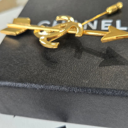 #157 - Vintage Chanel Gold-Plated Interlocking CC Arrow Stick Pin Brooch