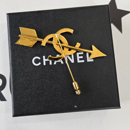 #157 - Vintage Chanel Gold-Plated Interlocking CC Arrow Stick Pin Brooch