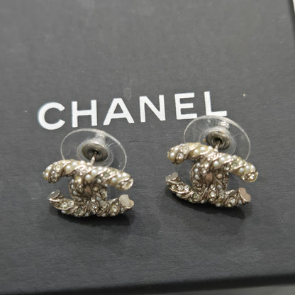 CHANEL earrings Coco Mark CC rhinestone pearl motif 18
