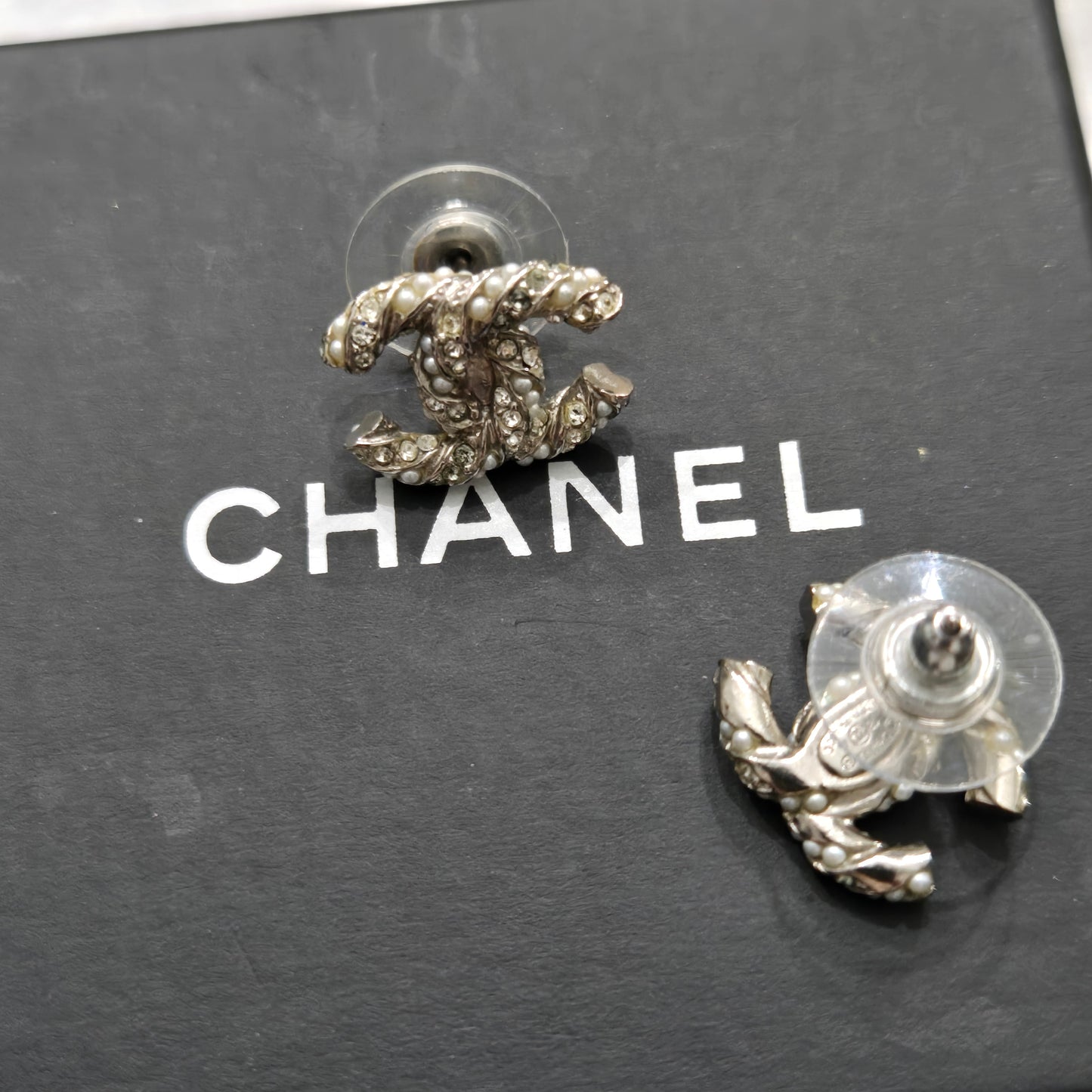 CHANEL earrings Coco Mark CC rhinestone pearl motif 18