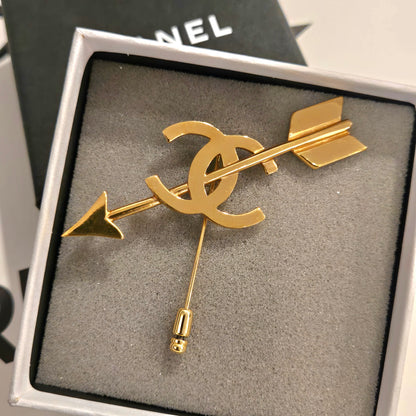 #157 - Vintage Chanel Gold-Plated Interlocking CC Arrow Stick Pin Brooch