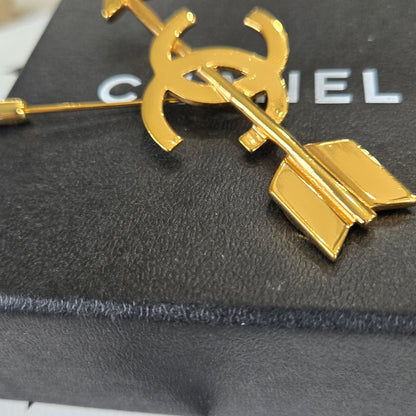 #157 - Vintage Chanel Gold-Plated Interlocking CC Arrow Stick Pin Brooch