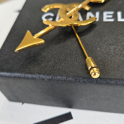 #157 - Vintage Chanel Gold-Plated Interlocking CC Arrow Stick Pin Brooch