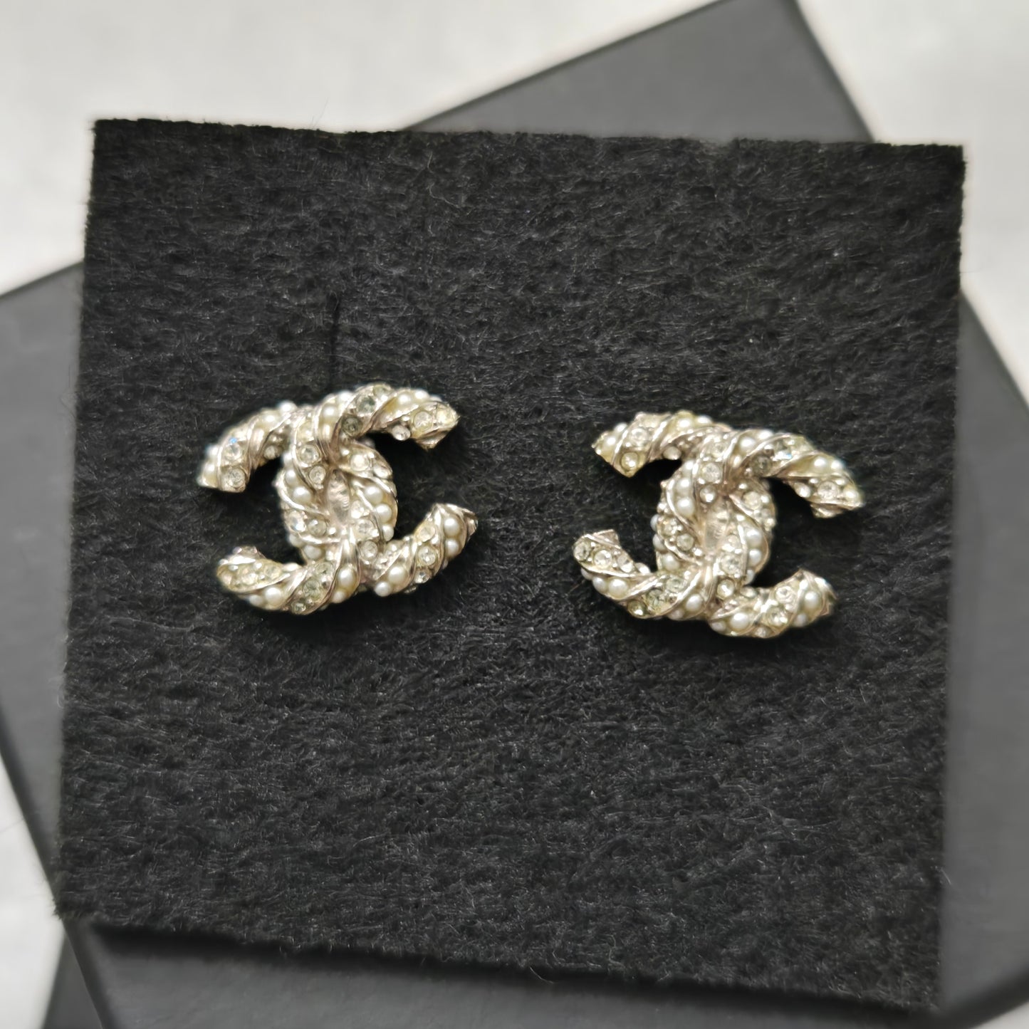 CHANEL earrings Coco Mark CC rhinestone pearl motif 18
