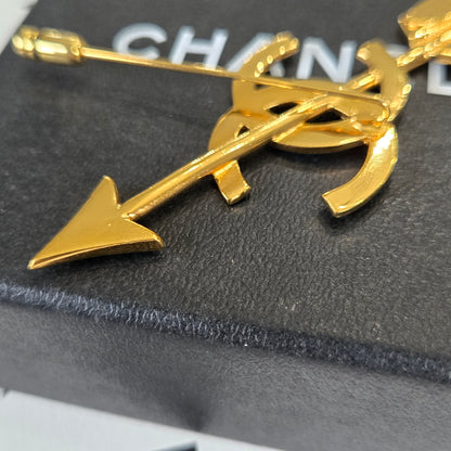 #157 - Vintage Chanel Gold-Plated Interlocking CC Arrow Stick Pin Brooch