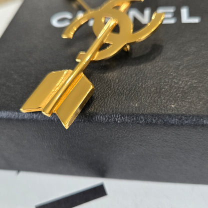 #157 - Vintage Chanel Gold-Plated Interlocking CC Arrow Stick Pin Brooch