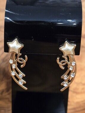 #147 CHANEL Star CC Earrings Silver, 2016 pierced - AUTHENTIC CHANEL