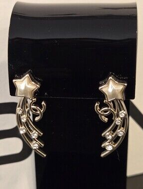 #147 CHANEL Star CC Earrings Silver, 2016 pierced - AUTHENTIC CHANEL
