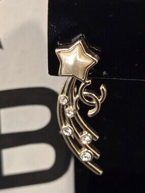 #147 CHANEL Star CC Earrings Silver, 2016 pierced - AUTHENTIC CHANEL